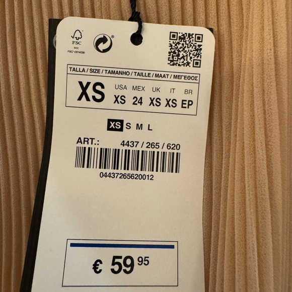 Elegant Pleated Romper - Picture 6 of 10